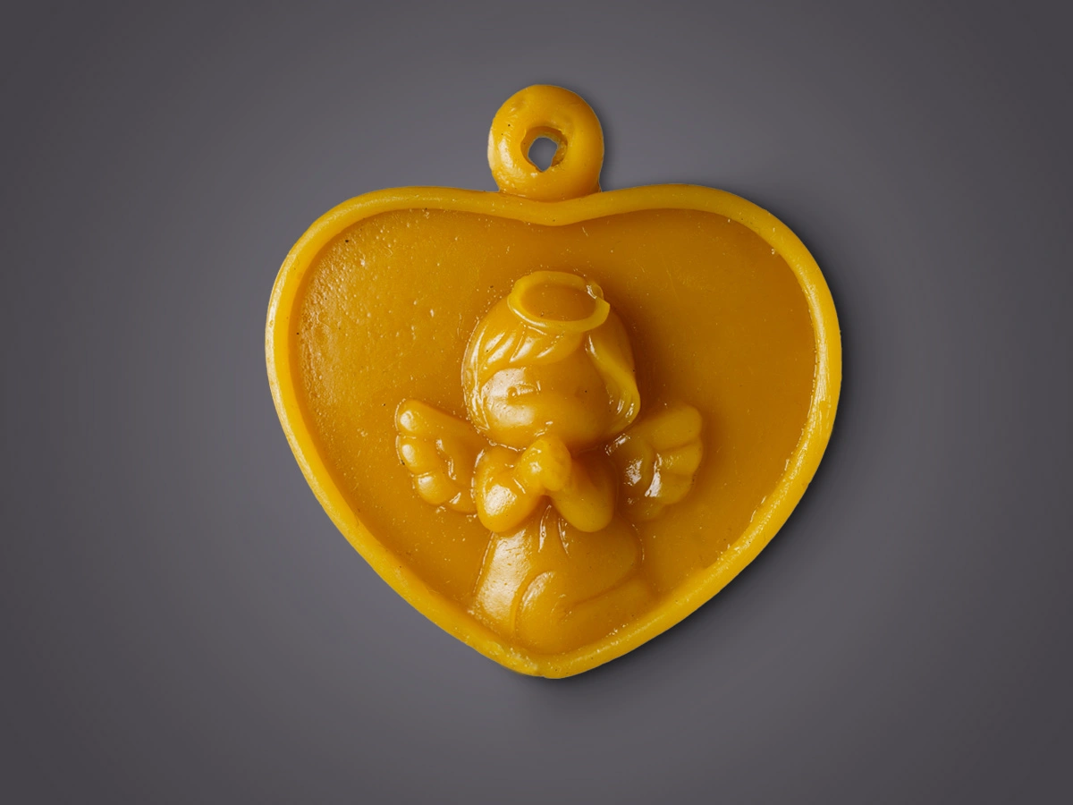 Zawieszka z aniołkiem z wosku pszczelego